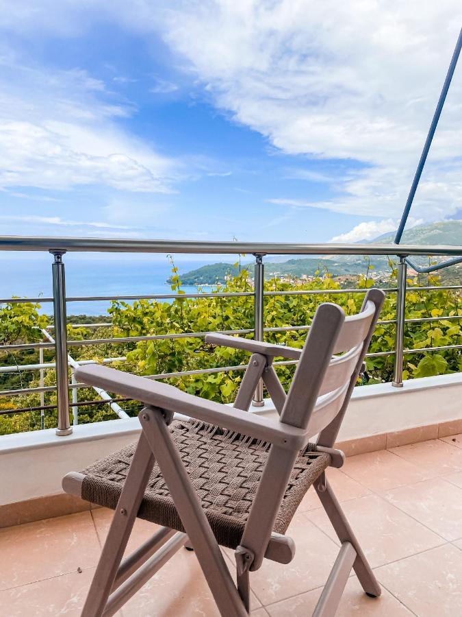 Elea Guesthouse Himare Bagian luar foto