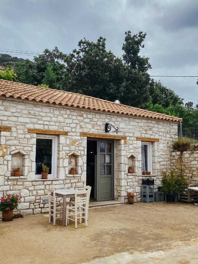 Elea Guesthouse Himare Bagian luar foto