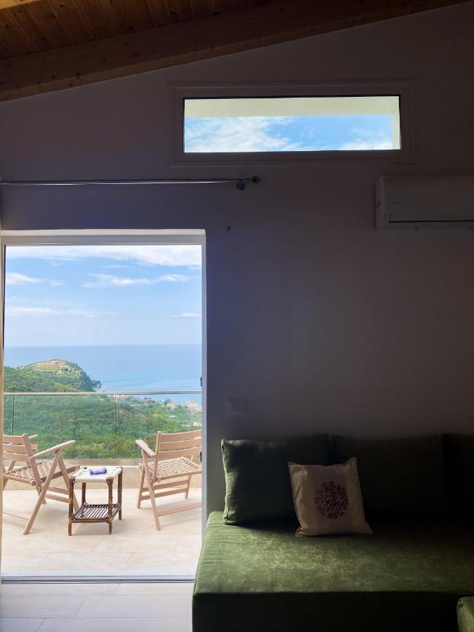 Elea Guesthouse Himare Bagian luar foto