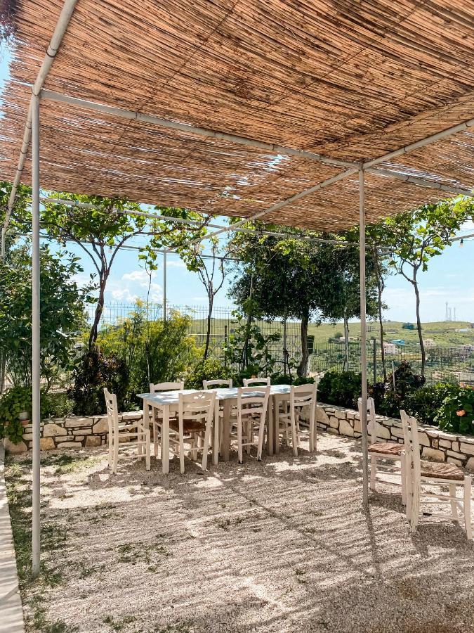 Elea Guesthouse Himare Bagian luar foto