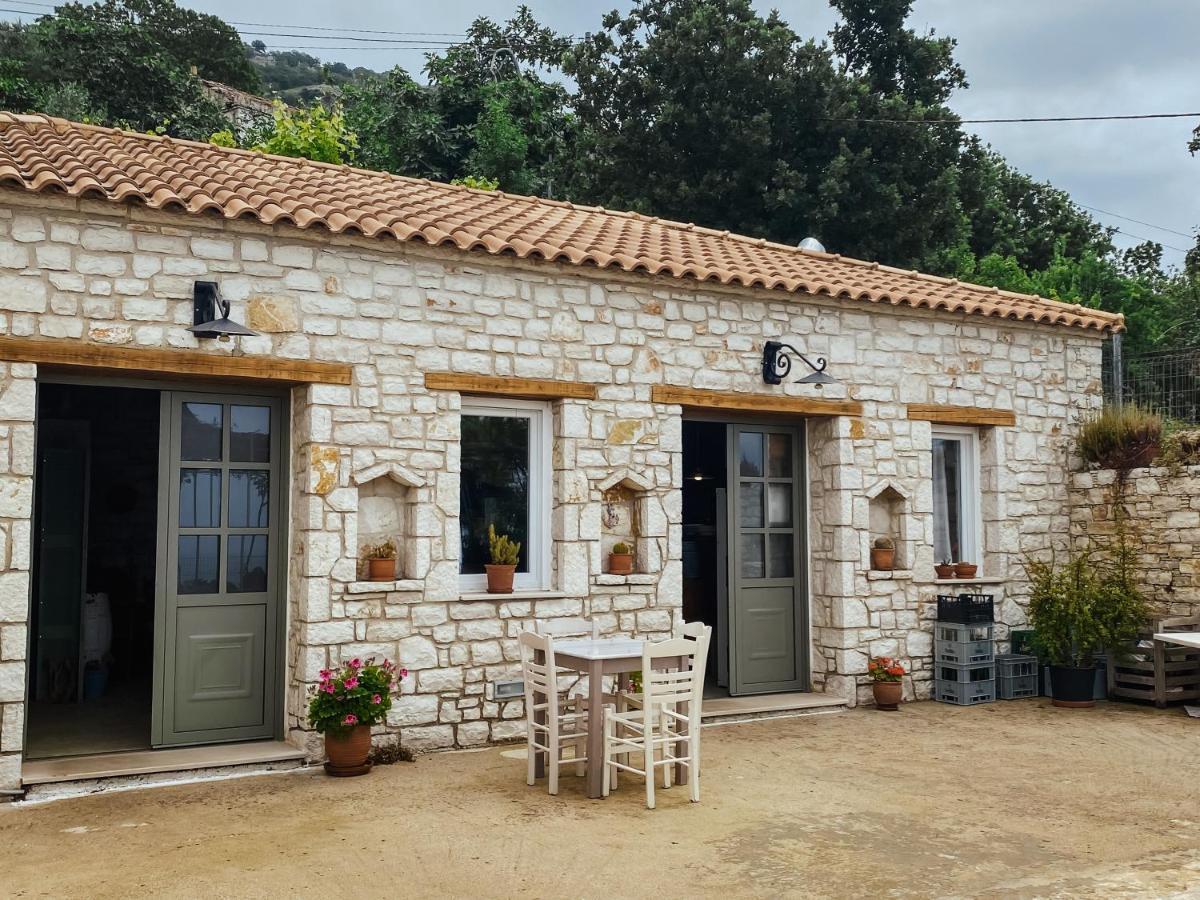 Elea Guesthouse Himare Bagian luar foto