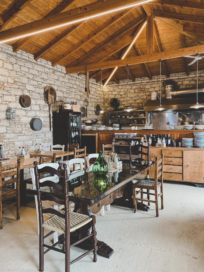 Elea Guesthouse Himare Bagian luar foto