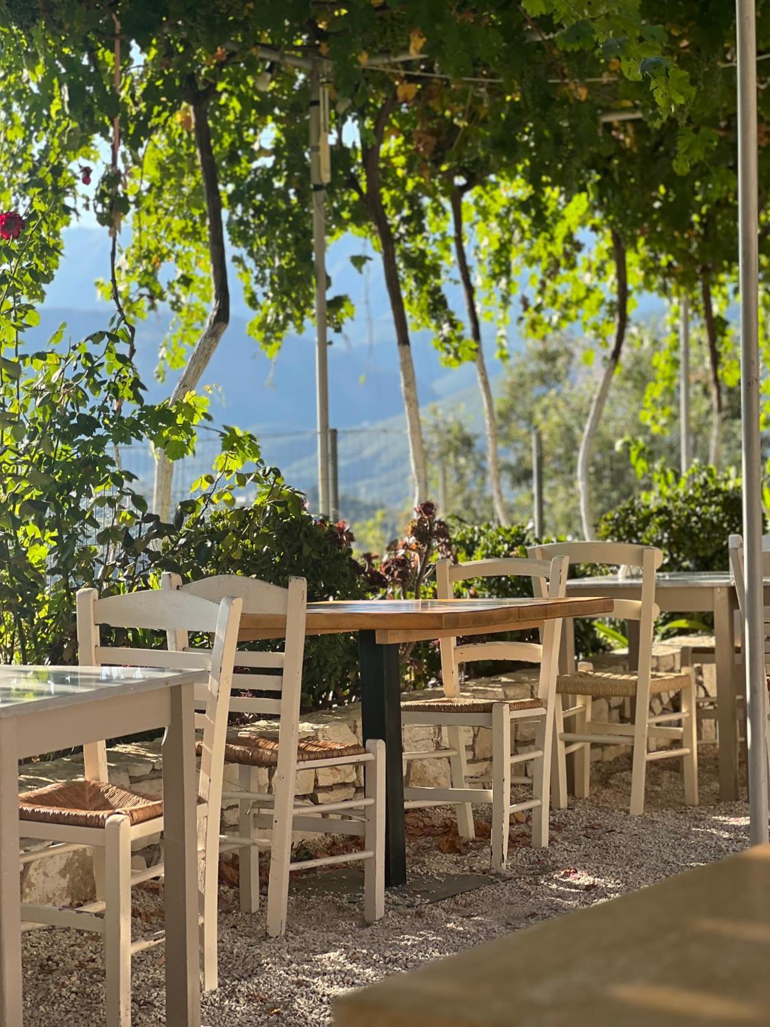 Elea Guesthouse Himare Bagian luar foto