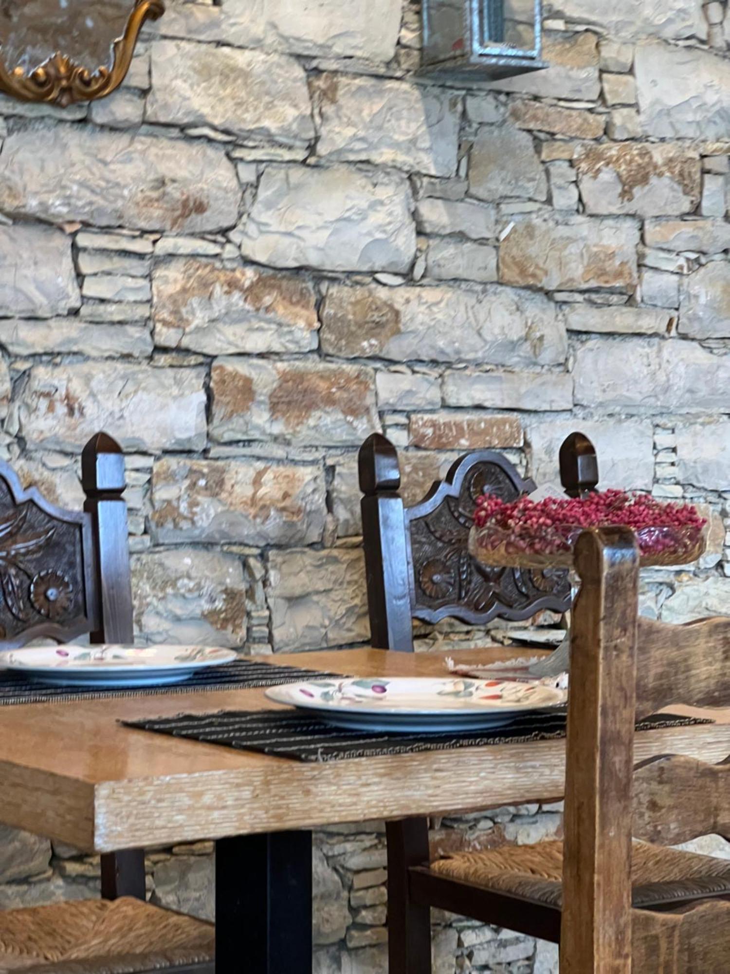 Elea Guesthouse Himare Bagian luar foto