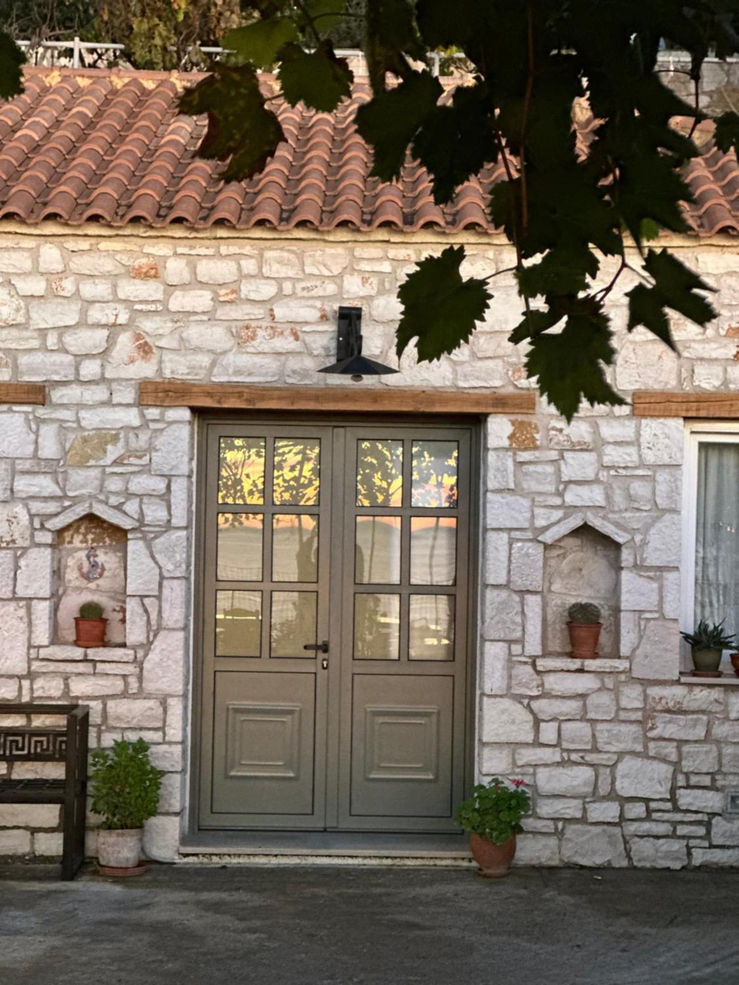 Elea Guesthouse Himare Bagian luar foto