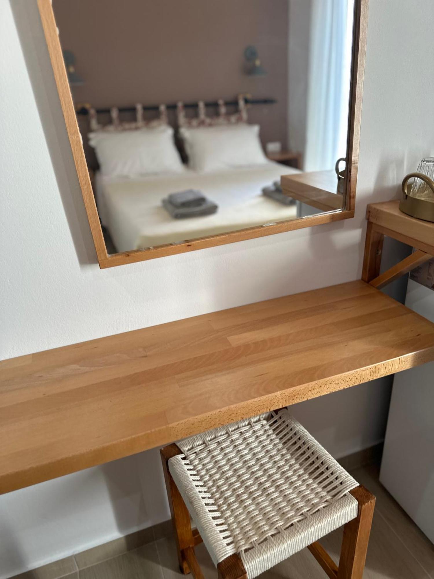 Elea Guesthouse Himare Bagian luar foto