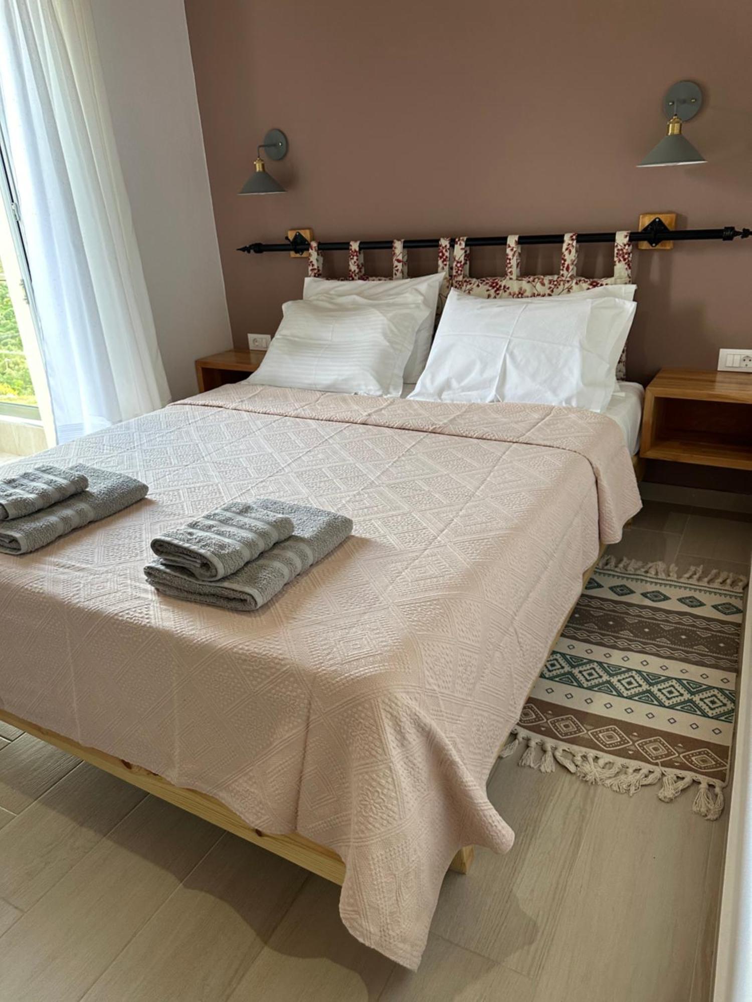 Elea Guesthouse Himare Bagian luar foto